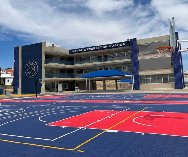 Canchas en las instalaciones de Everest Chihuahua